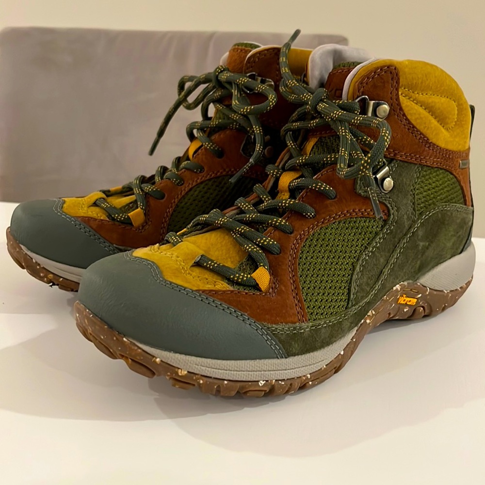 Dansco waterproof boots size 39